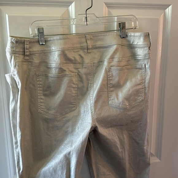 Chico’s Platinum silver sheen crop jeans - Picture 2 of 5